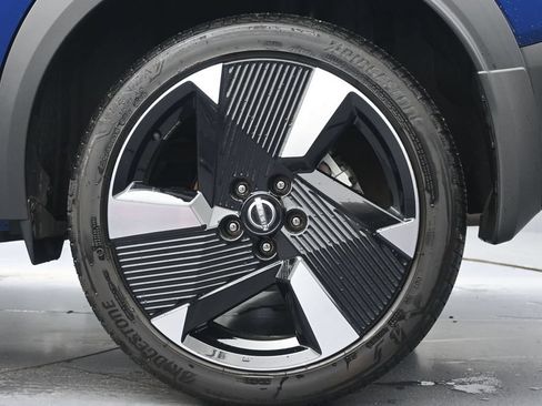 Certified 2025 Nissan Kicks SR FWD image 12