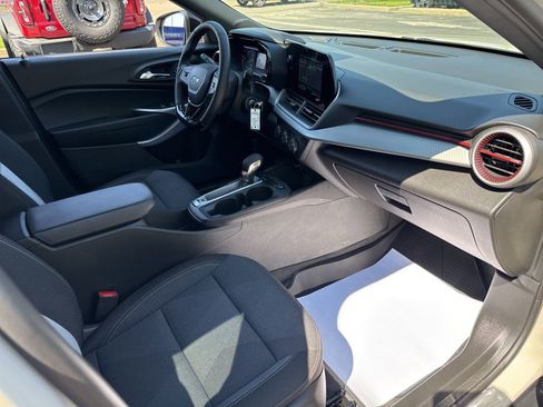 Used 2026 Chevrolet Trax RS image 36