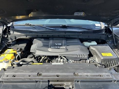 Used 2019 Nissan Titan SV w/ SV Convenience Package image 11