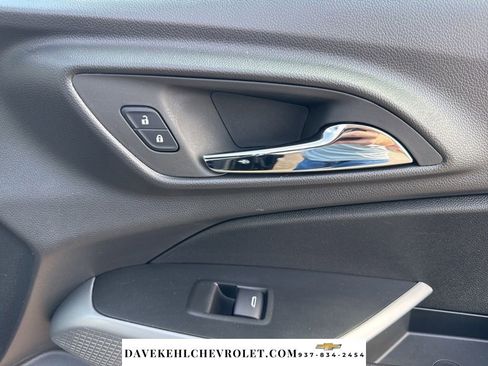 Used 2025 Chevrolet Trax RS w/ Sunroof Package FWD image 27