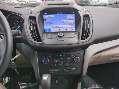 Used 2017 Ford Escape SE w/ SE Leather Comfort Package FWD image 20