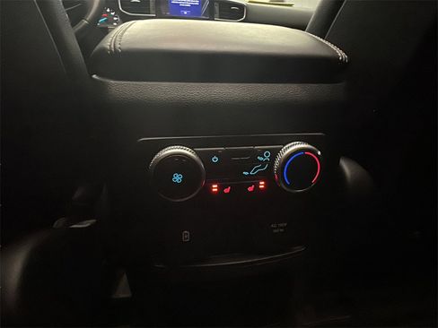 Used 2020 Ford Explorer Limited image 18
