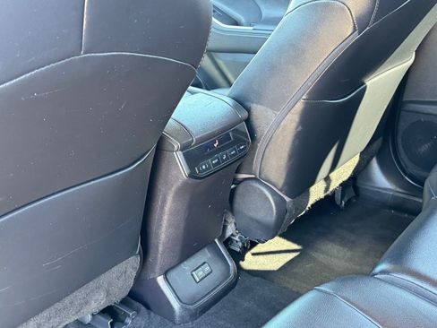 Used 2023 Toyota Highlander XLE image 24