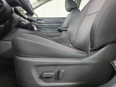 Used 2025 Nissan Altima 2.5 SV FWD image 29