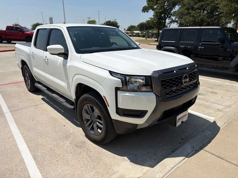 Used 2025 Nissan Frontier SV AWD/4WD image 1
