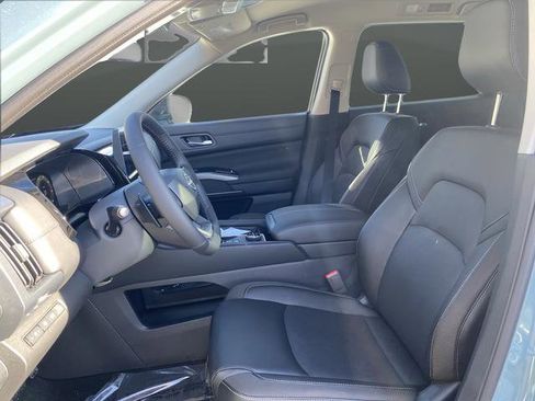 New 2026 Nissan Pathfinder SL image 4