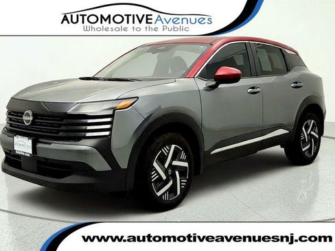 Used 2025 Nissan Kicks SV FWD image 1