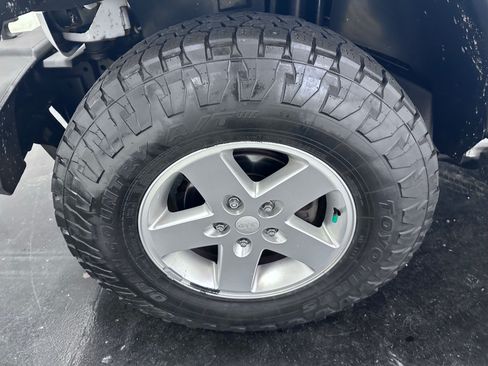 Used 2014 Jeep Wrangler Unlimited Sport w/ Quick Order Package 24S AWD/4WD image 21