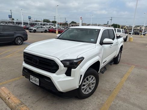 Used 2024 Toyota Tacoma SR5 RWD image 3