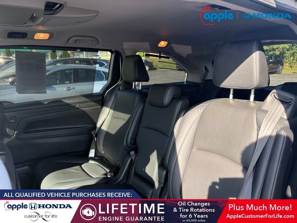 Used 2024 Honda Odyssey Touring image 5