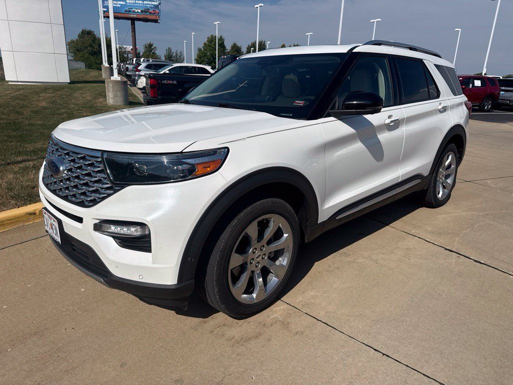Used 2020 Ford Explorer Platinum w/ Premium Technology Package AWD/4WD image 2