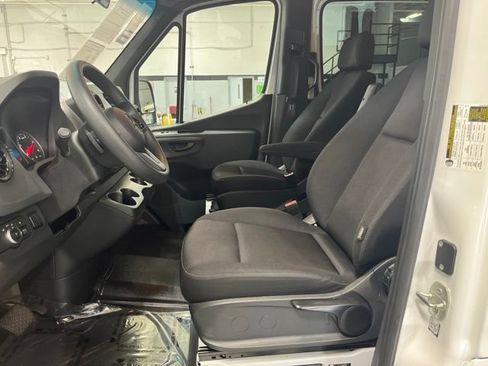 Used 2024 Mercedes-Benz Sprinter 2500 image 12