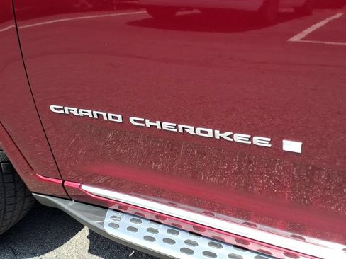 Used 2025 Jeep Grand Cherokee Summit AWD/4WD image 31