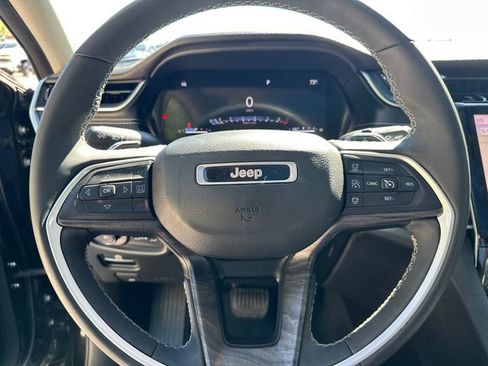 Used 2023 Jeep Grand Cherokee L Limited w/ Luxury Tech Group II AWD/4WD image 32