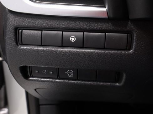 Certified 2023 Nissan Rogue SV image 29