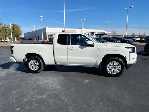 Used 2024 Nissan Frontier SV w/ SV Convenience Package image 6