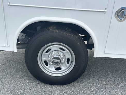 New 2024 Ford F250 XL w/ XL Chrome Package RWD image 15