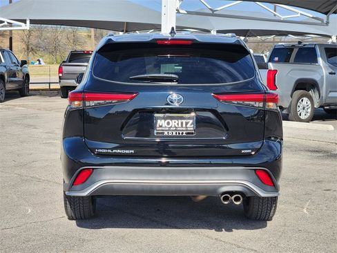 Used 2023 Toyota Highlander XSE image 6