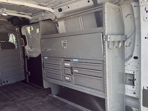 Used 2022 Ford Transit 250 Low Roof RWD image 12
