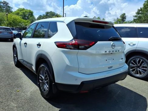 Used 2024 Nissan Rogue S AWD/4WD image 6