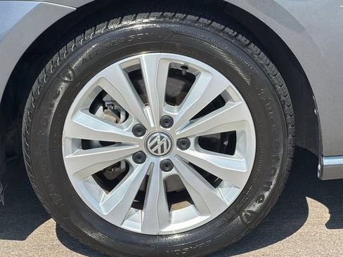 Used 2021 Volkswagen Golf 4-Door FWD image 30
