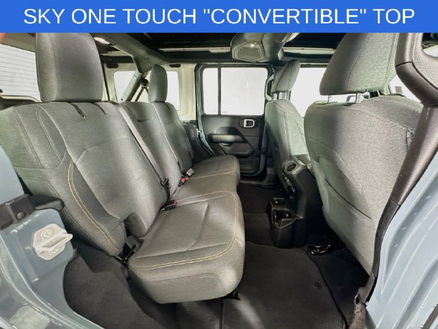 Used 2026 Jeep Wrangler Unlimited Sahara AWD/4WD image 26