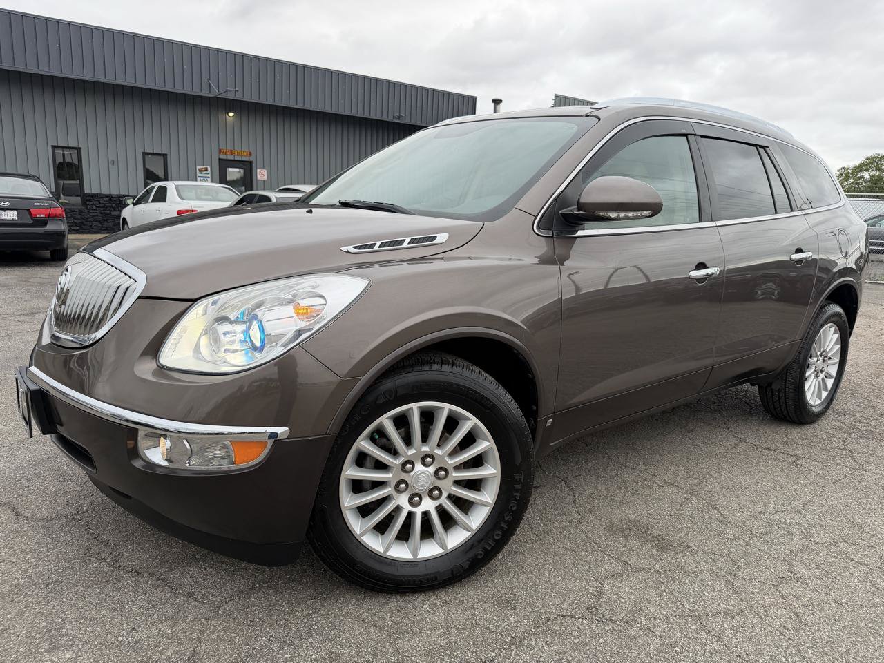Used 2010 Buick Enclave CX FWD image 2