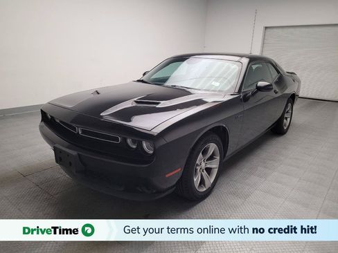 Used 2019 Dodge Challenger SXT RWD image 1
