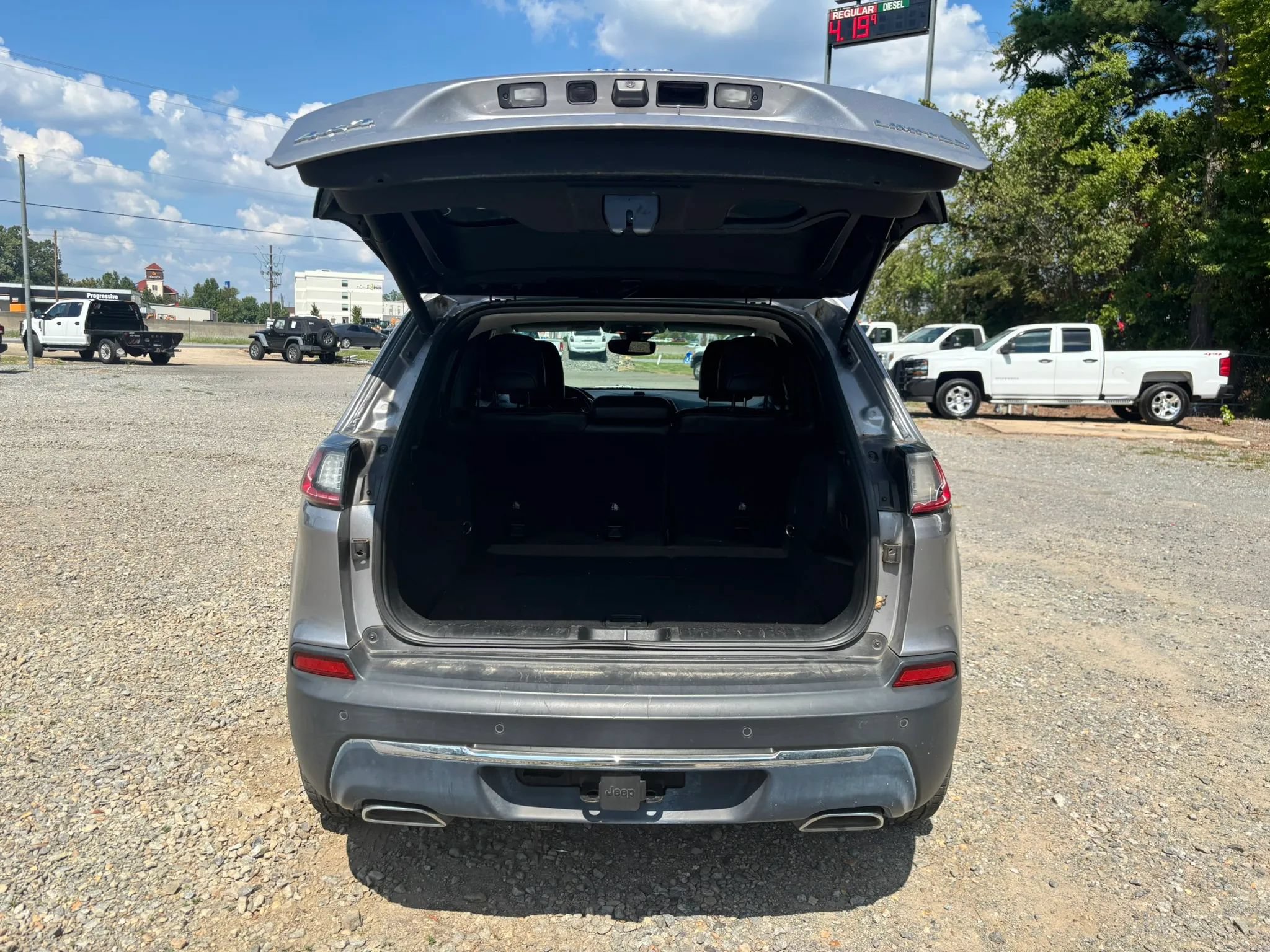 Used 2019 Jeep Cherokee Limited w/ Luxury Group AWD/4WD image 14