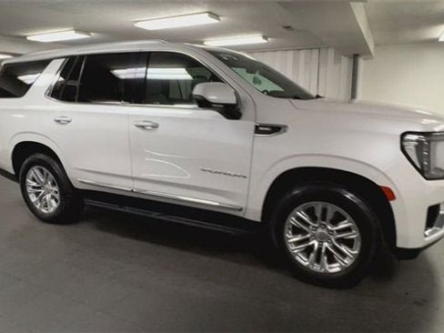 Used 2021 GMC Yukon SLT w/ SLT Premium Package image 2