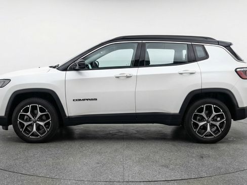 Used 2025 Jeep Compass Limited image 5