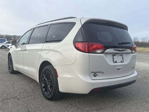 Used 2020 Chrysler Pacifica Touring-L w/ Advanced Safetytec Group image 6