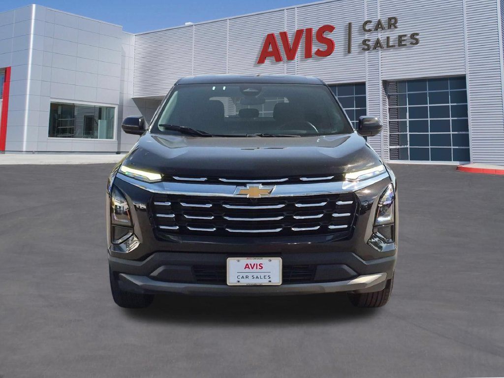 Used 2025 Chevrolet Equinox LT AWD/4WD image 2