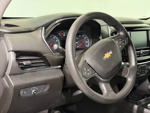 Used 2018 Chevrolet Traverse LS image 17