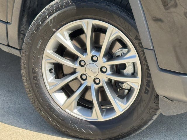 Used 2021 Jeep Cherokee Latitude Lux w/ Trailer Tow Group AWD/4WD image 31