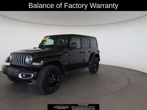 Used 2025 Jeep Wrangler Unlimited Sahara image 2