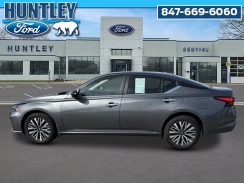 Used 2024 Nissan Altima 2.5 SV AWD/4WD image 5
