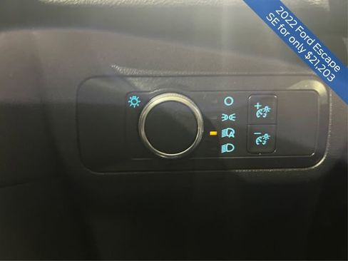 Used 2022 Ford Escape SE image 16
