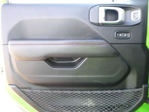 Used 2019 Jeep Wrangler Unlimited Rubicon w/ Uconnect 4C Nav & Sound Group image 18