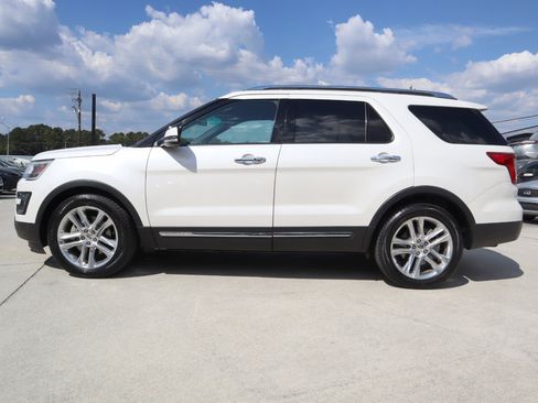 Used 2016 Ford Explorer Limited image 3