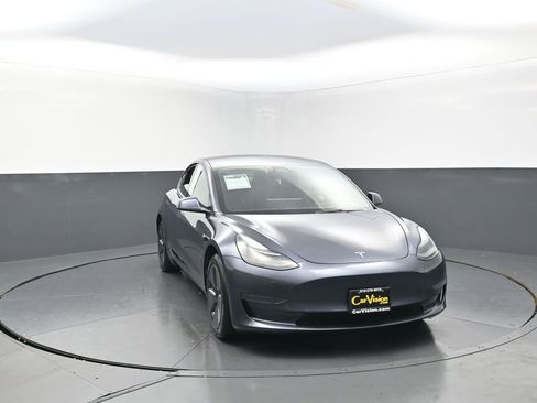 Used 2023 Tesla Model 3 Standard Range image 4