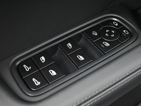Used 2026 Porsche Cayenne Coupe AWD/4WD image 19