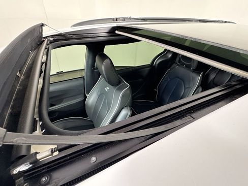 Used 2024 Chrysler Pacifica Limited w/ S Appearance Package image 25