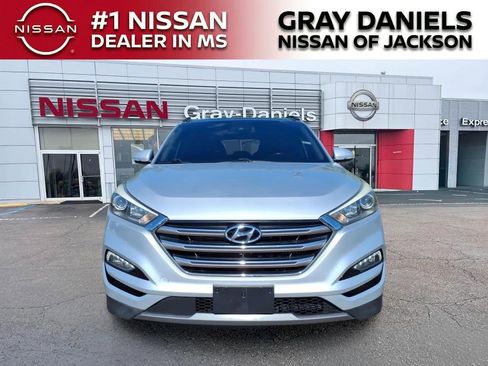 Used 2016 Hyundai Tucson Limited w/ Option Group 03 FWD image 2