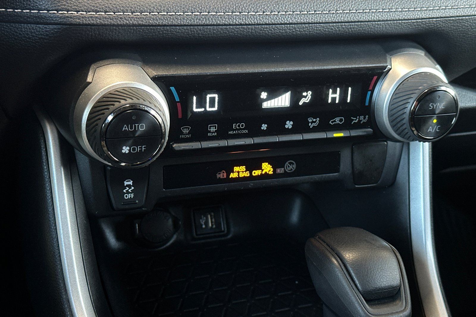 Used 2024 Toyota RAV4 LE AWD/4WD image 19