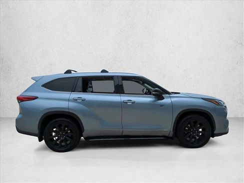 Used 2022 Toyota Highlander Platinum AWD/4WD image 4