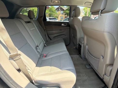 Used 2011 Jeep Grand Cherokee Laredo w/ Security & Convenience Group AWD/4WD image 34