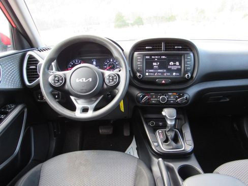 Used 2022 Kia Soul LX w/ Technology Package image 6