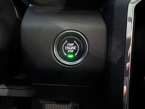 Certified 2024 GMC Acadia Denali w/ Super Cruise Package image 23