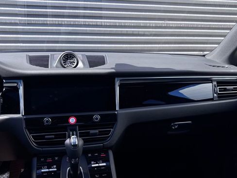 New 2026 Porsche Macan image 14